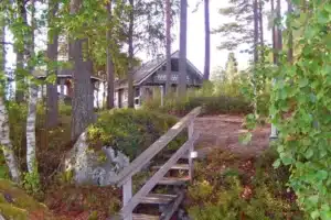 Aholan Mökit: Muikku - mökin pihapiiri.