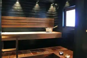 Aholan Mökit: Muikku - puulämmitteinen sauna.